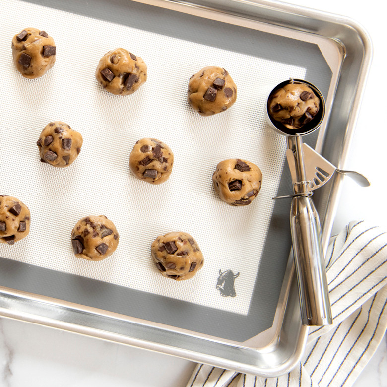 Deluxe Silicone Baking Mat View 2