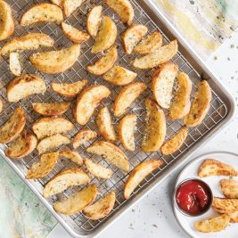 Grab Our Favorite Baking Sheet for Crispy Wings While It’s Less Than $30 at Amazon