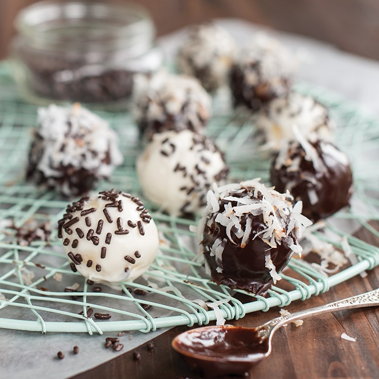 Donut Hole and Cake Pop Pan View 2