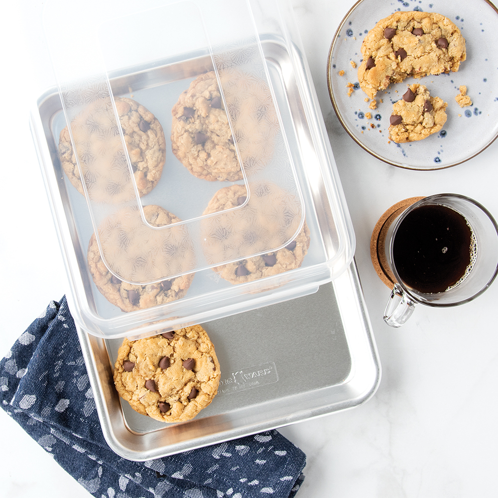 Naturals® Baker's Quarter Sheet Pan with Lid View 2
