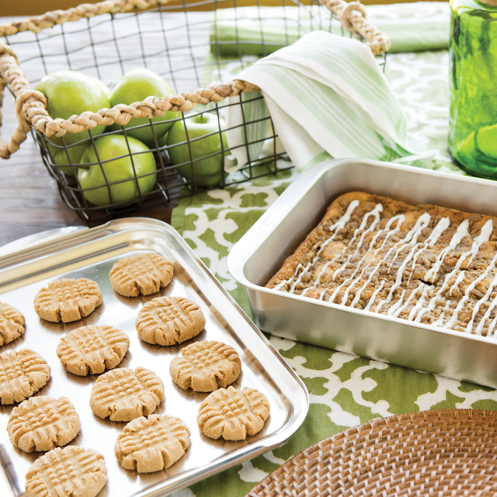 Naturals® Classic Metal Covered Baking Pan View 2