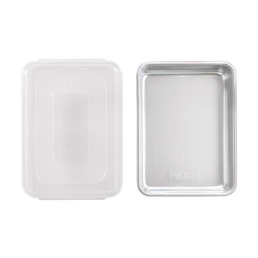 Nordic Ware Naturals aluminum 9x13 rectangular cake pan with clear plastic storage lid, silver finish