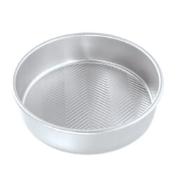Visit Prism 9” Round Cake Pan