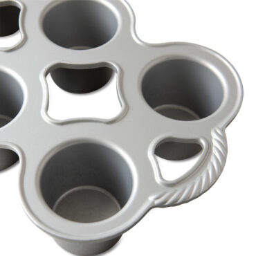 Nordic Ware aluminum Grand Popover Pan with six deep round cups and decorative center, natural finish