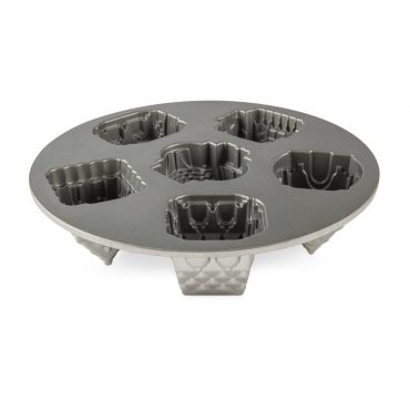 Nordic Ware Cozy Village aluminum baking pan with 6 house-shaped cavities, silver nonstick interior