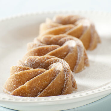 Nordic Ware Heritage Bundtlette pan with six mini bundt molds, aluminum construction, intricate fluted design