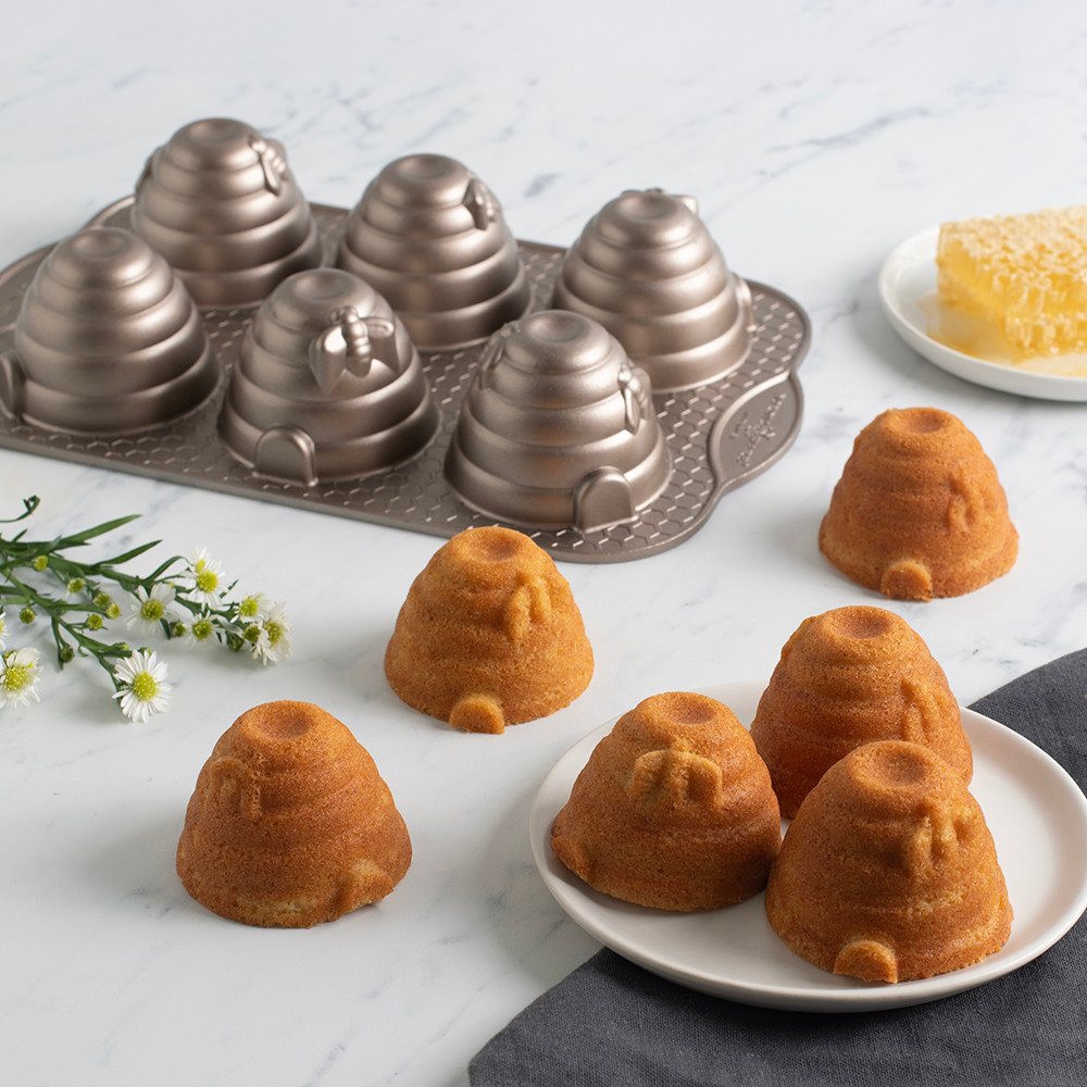 Beehive Cakelet Pan View 2
