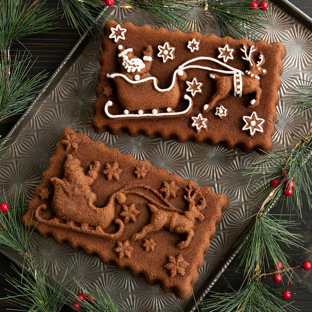 Santa's Sleigh Loaf Pan View 2