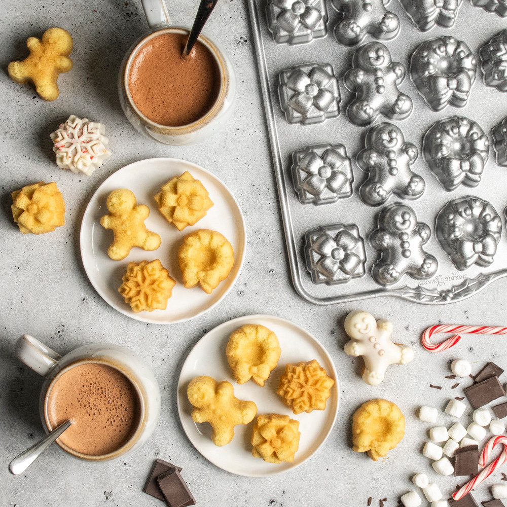 Holiday Teacakes Cakelet Pan View 2