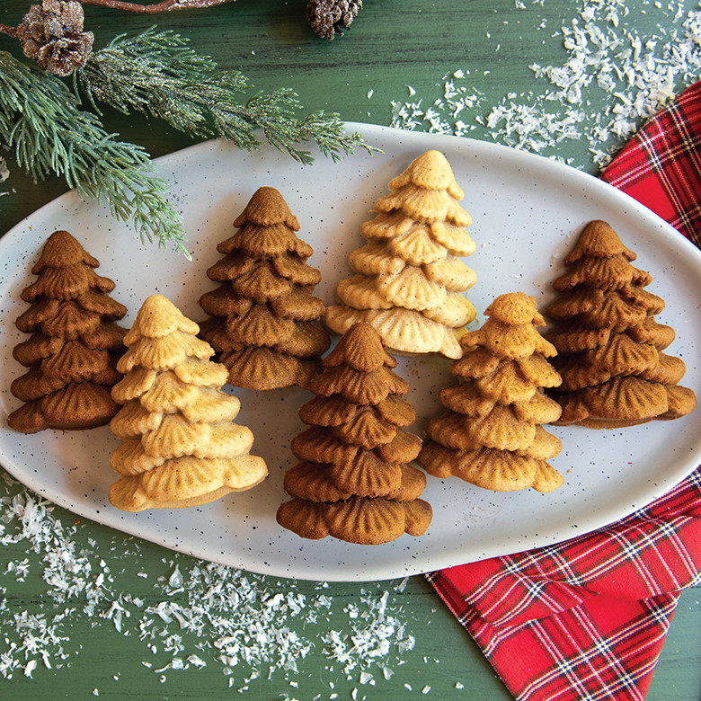 Evergreen Tree Cakelet Pan View 2
