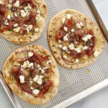 Visit Apple, Chevre & Prosciutto Flatbread Recipe