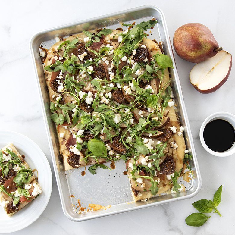 Visit Prosciutto, Pear and Fig Sheet Pan Pizza with Goat cheese Recipe