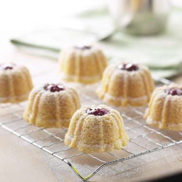 Visit Raspberry Shortbread Cakes Recipe