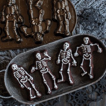 Visit Skeleton Brownie Cakelets Recipe