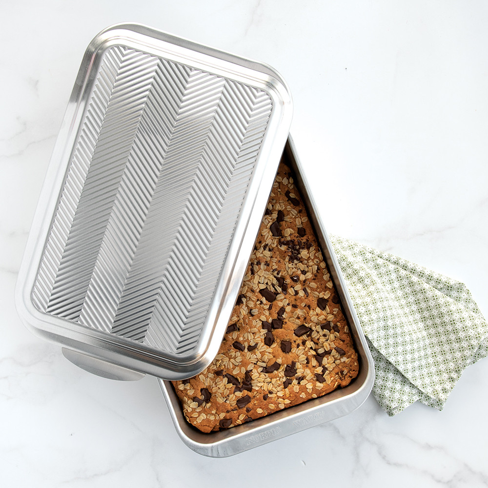 Classic  9 x 13 Pan with Embossed Prism Lid View 2