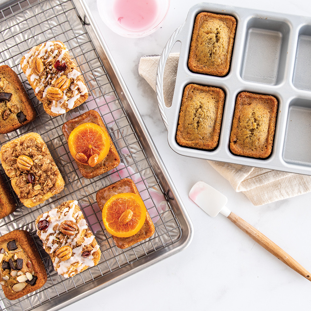Visit Mini Banana Bread Loaves Recipe