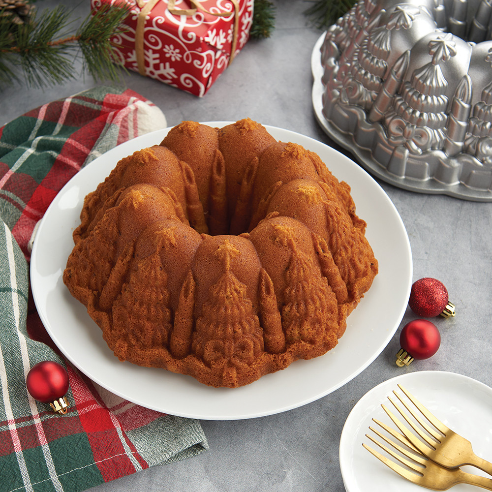 Very Merry Bundt® Pan View 2