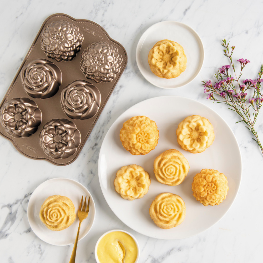 Floral Cakelet Pan View 2