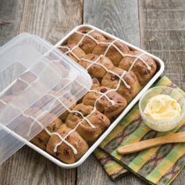 Why You Need a Stack of Quarter Sheet Pans in Your Kitchen