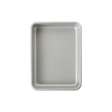 Nordic Ware Brilliant 9x13 aluminum baking pan, rectangular with straight sides, natural silver finish