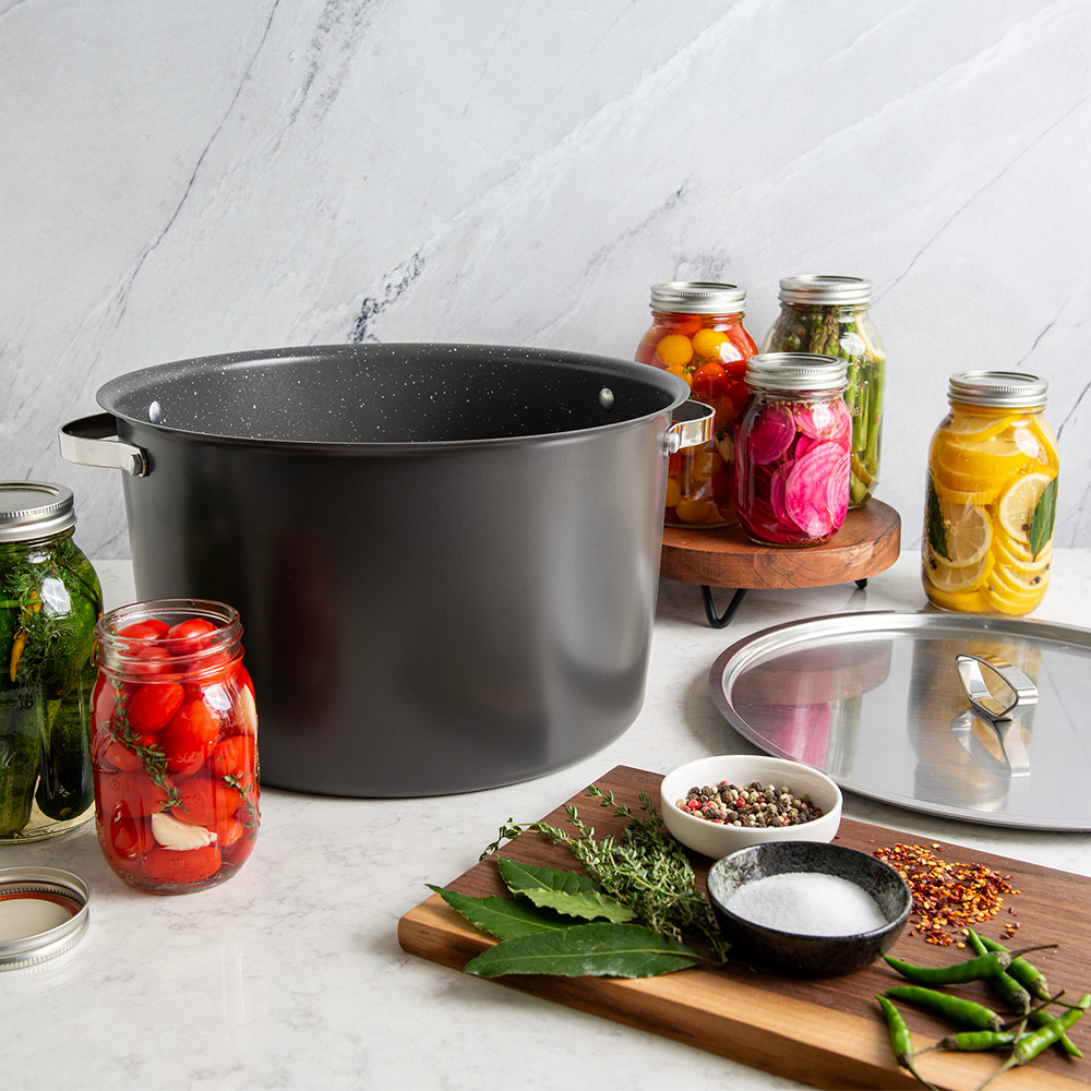 Verde 16 Qt Stock Pot with Lid View 2