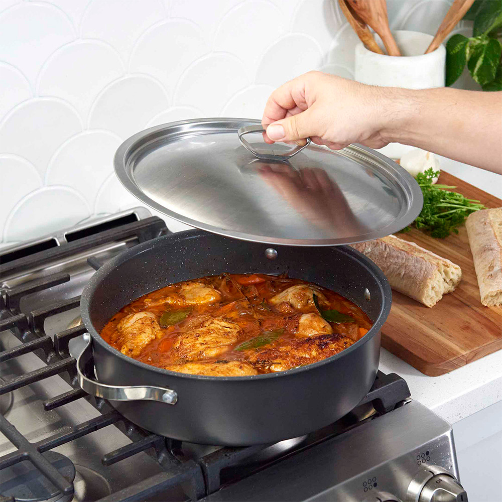 Verde Braiser Pan with Lid View 2