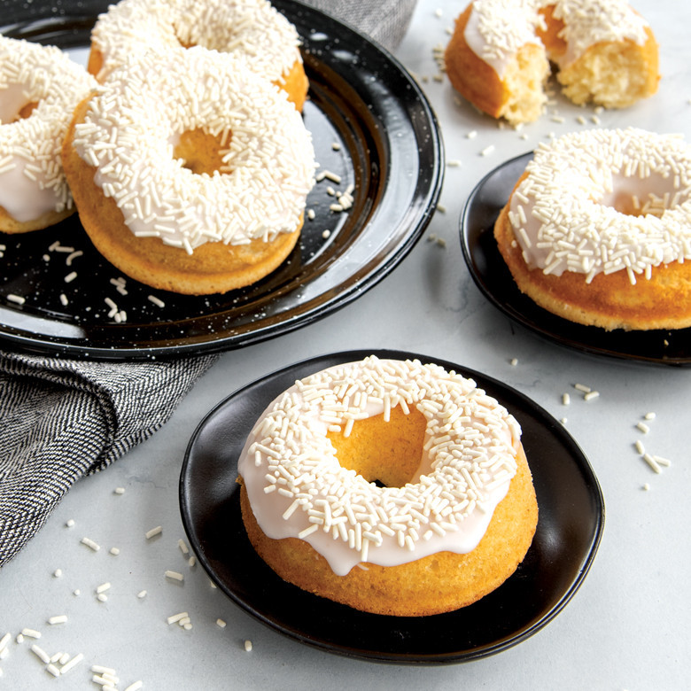 Classic Donut Pan Red View 2
