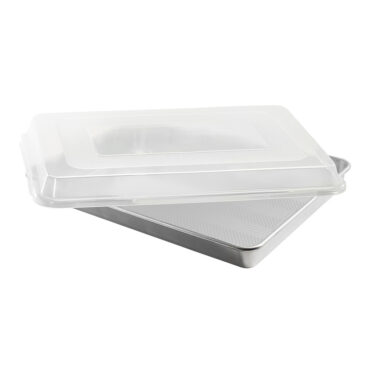 Nordic Ware Prism aluminum big batch pan with fitted lid, rectangular shape, natural silver finish