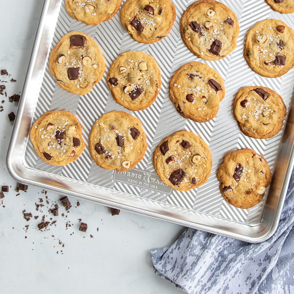 Prism Big Sheet Pan with Lid View 2