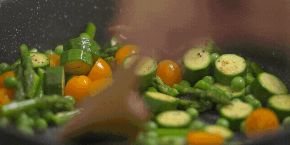 Gif of vegetables cooking in the Verde 12 Inch Ceramic Nonstick Skillet Pan.