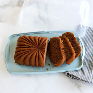 Sliced Fluted Loaf in cake keeper