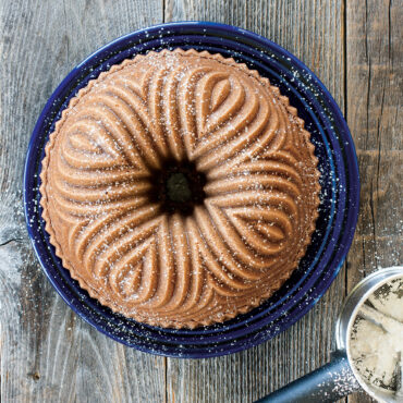 vanilla baavaria bundt cake with powdered sugar