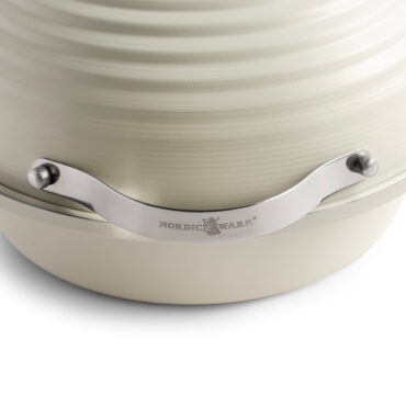 Zoomed in image of handle on proofing lid with Nordic Ware logo