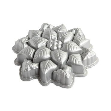 nordic ware cast aluminum poinsettia pull apart pan with intricate leaf design